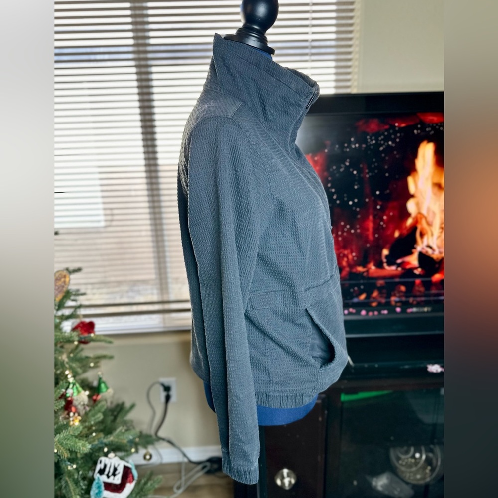 EUC Lululemon Black Pack Light 1/2 Zip Pullover Convertible Backpack - Picture 6 of 11